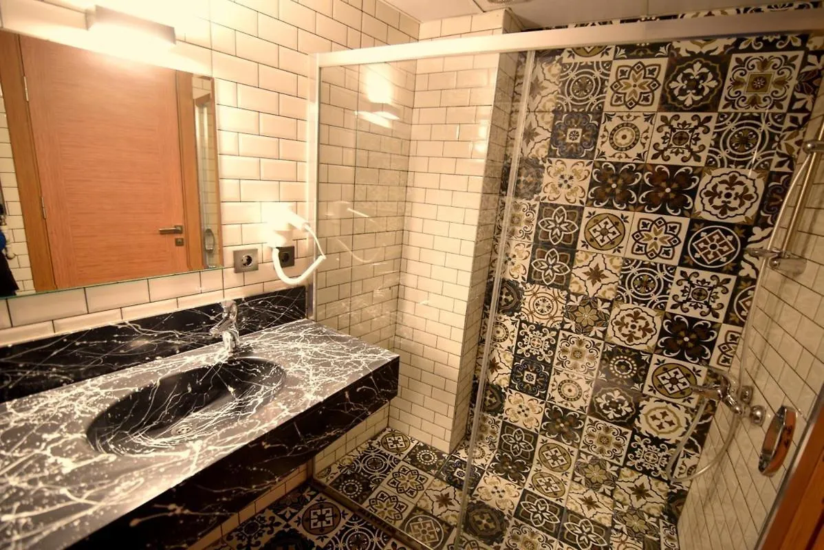 Renk Otel Karsiyaka Izmir